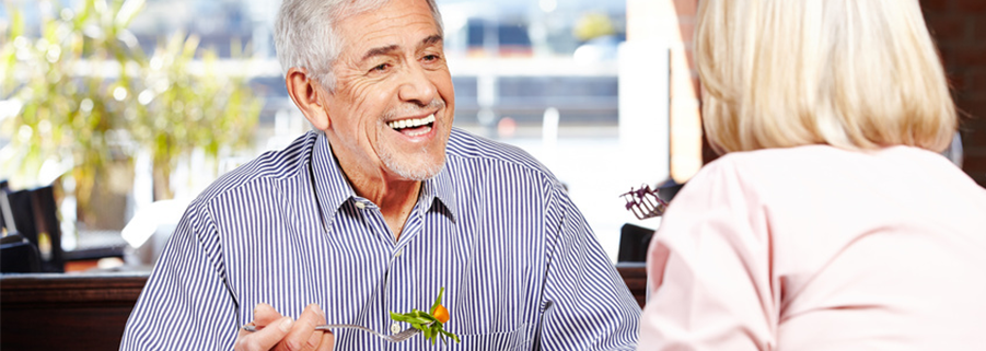 Alimentation des seniors. Crédits photo : Fotolia.